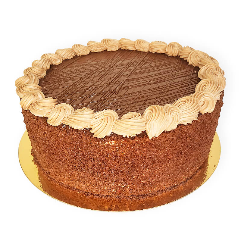 klasyczny tort praga, czekoladowe ciasto z kremem kakaowym